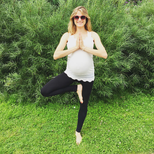 Schwangeren Yoga Babybauch Pränatalyoga