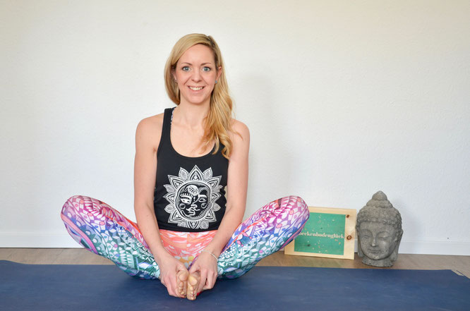 Expertin Henrike Albers verrät auf dem Yoga Mama Blog MOMazing Yoga Asanas und Übungen für deinen Beckenboden. #beckenbodenglück