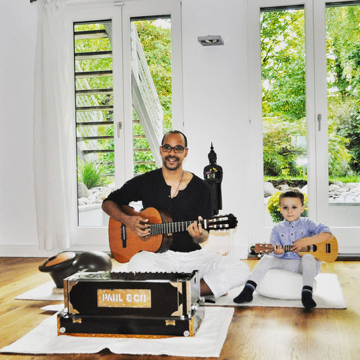 Steven Lopéz ist Musiker und Vater. Auf dem Yoga Mama Blog MOMazing erzählt er von seiner Liebe zur Musik und Mantren.