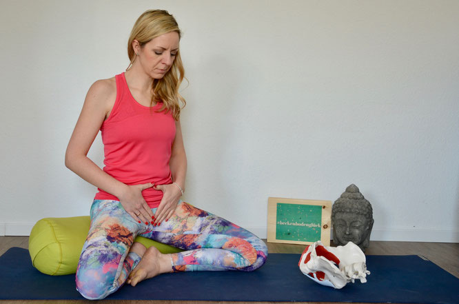 Expertin Henrike Albers erklärt auf dem Yoga Mama Blog MOMazing, wie du deinen Beckenboden nach der Geburt trainierst und auf Sex vorbereiten kannst. #beckenbodenglück