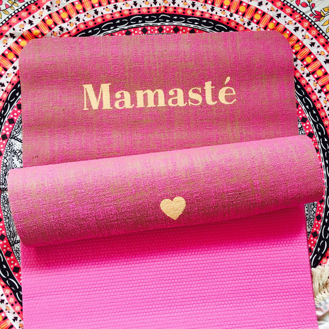 Pinke Yogamatte auf dem Yoga Mama Blog MOMazing. Instagram Challenge #beckenbodenglück.