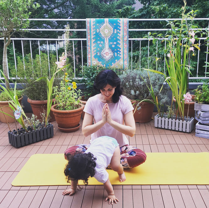 Mama Yoga Blog MOMazing empfiehlt Aromatherapie mit dem Little Om Mama-Baby-Yogaspray