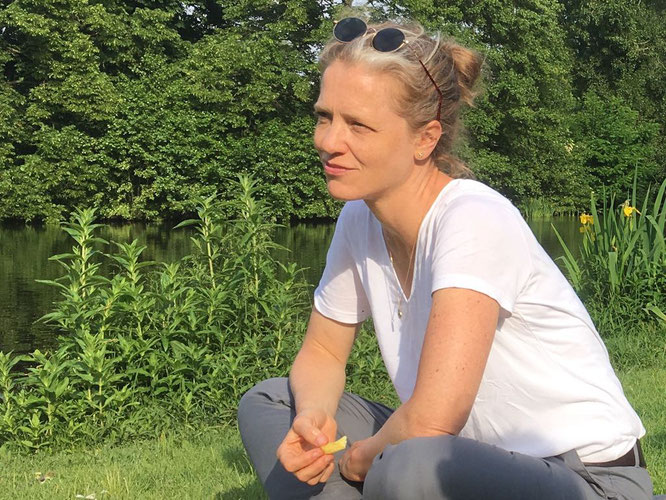 Benita Grosser von Y8 Artyoga im Interview mit dem Mama Yoga Blog MOMazing: #brigdestohumanity zum G20 Gipfel in Hamburg.