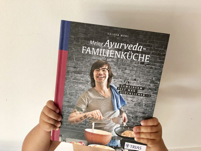 "Meine Ayurveda Familienküche": Das Kochbuch von Volker Mehl im Yoga-Mama-Test auf MOMazing – Das Mama Yoga Love Mag