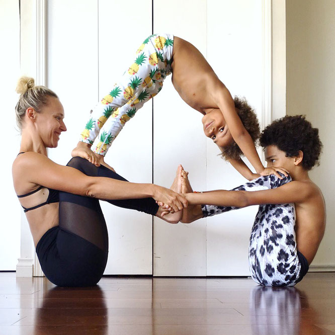 Yoga-Mama Josephine Jacob übes Mamasein, ihre deutschen Wurzeln und Yoga mit Kindern