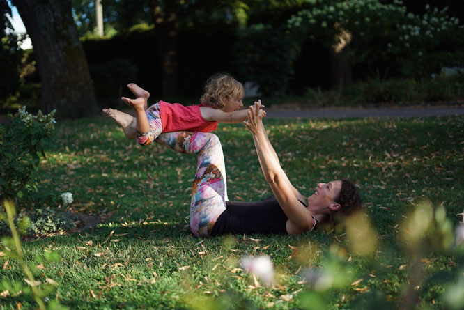 Die YogaFamila – MOMazing Interview mit Anja Martin und Yvonne Kirner über Deutschlands erste Yoga-Familien-Messe