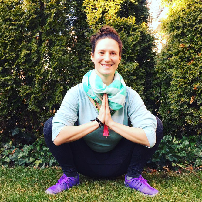 Sarah Ege erklärt auf dem Yoga Mama Blog MOMazing, warum der Beckenboden in der Schwangerschaft wichtig ist. Beckenbodenglück MOMazing.