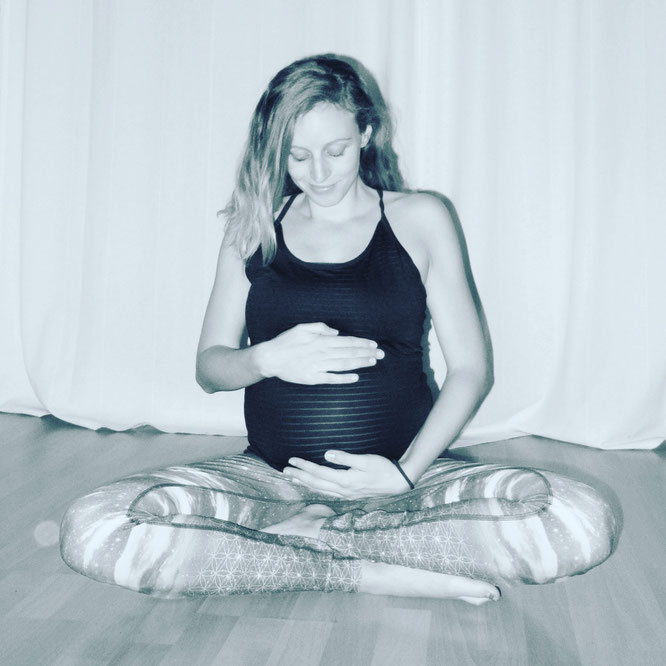 Werdende Yoga-Mama: Dr. med. Janna Scharfenberg im Interview mit dem Mama Yoga Blog MOMazing.