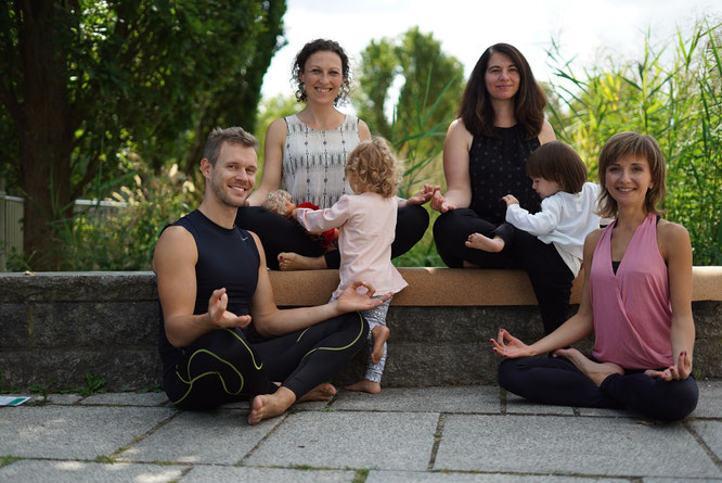 Die YogaFamila – MOMazing Interview mit Anja Martin und Yvonne Kirner über Deutschlands erste Yoga-Familien-Messe