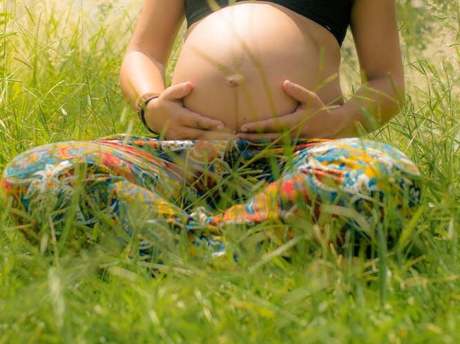 Meditation  in der Schwangerschaft – darum tut sie deinem Baby und dir so gut!